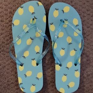 NWOT Lemon Print Flip Flops- Size 10
